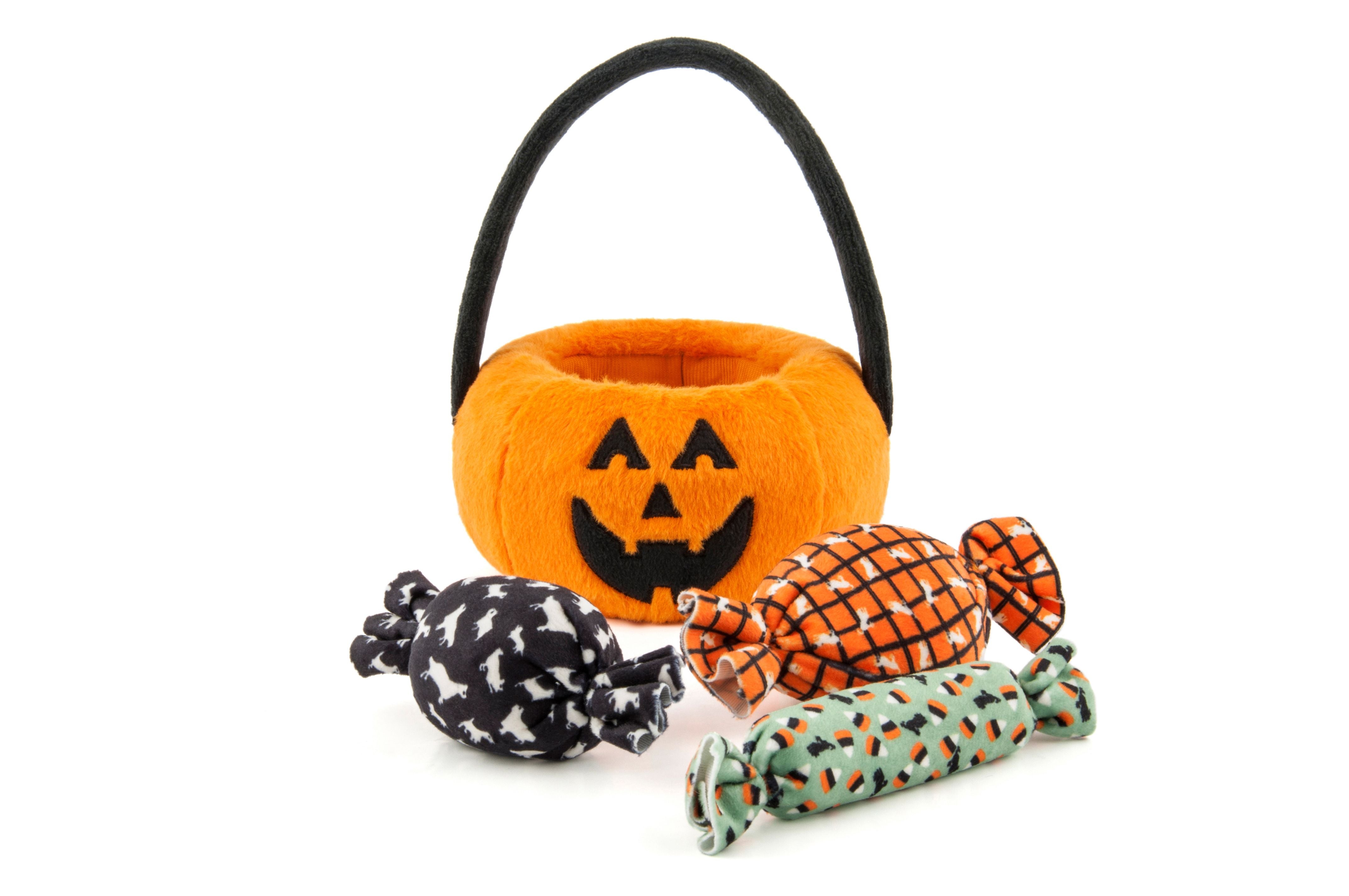 These goodies are no trick! Treat your dog to the spooky sweets and ghoulish squeakers that overflow the festive Howl-o-ween Treat Basket from P.L.A.Y. Toy makes crinkle and squeak noises for hours of interactive fun!