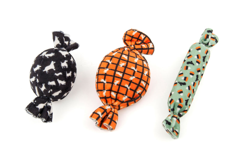 These goodies are no trick! Treat your dog to the spooky sweets and ghoulish squeakers that overflow the festive Howl-o-ween Treat Basket from P.L.A.Y. Toy makes crinkle and squeak noises for hours of interactive fun!